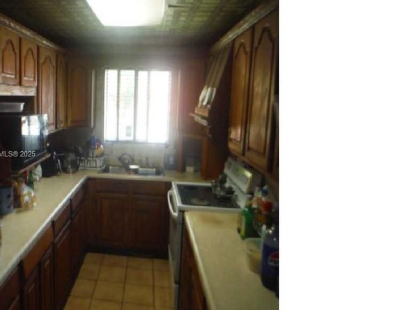 290 NW 193rd St, Miami Gardens FL 33169