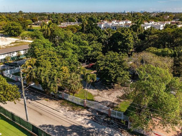 13265 Alexandria Dr, Opa-Locka FL 33054