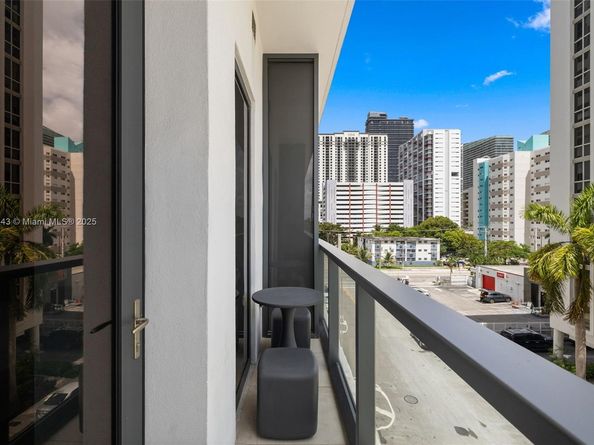 239 SW 9th ST 305, Miami FL 33130