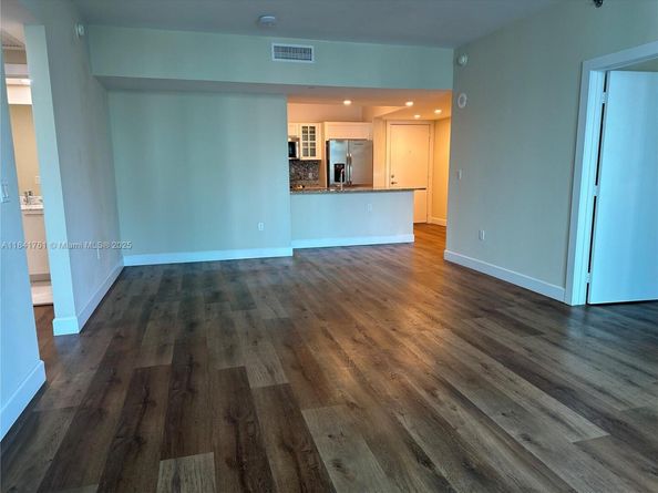 950 Brickell Bay Dr 1905, Miami FL 33131