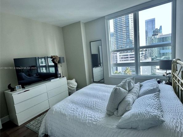 950 Brickell Bay Dr 1905, Miami FL 33131