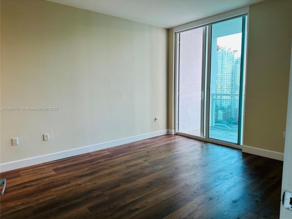 950 Brickell Bay Dr 1905, Miami FL 33131