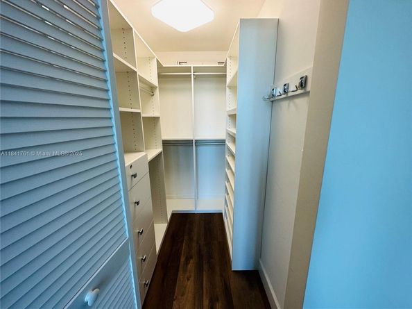950 Brickell Bay Dr 1905, Miami FL 33131