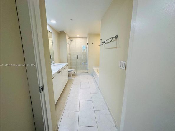 950 Brickell Bay Dr 1905, Miami FL 33131