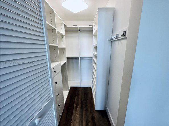 950 Brickell Bay Dr 1905, Miami FL 33131