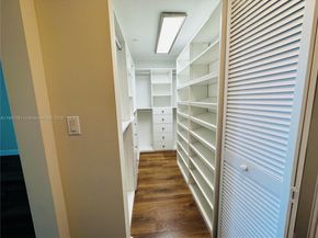 950 Brickell Bay Dr 1905, Miami FL 33131