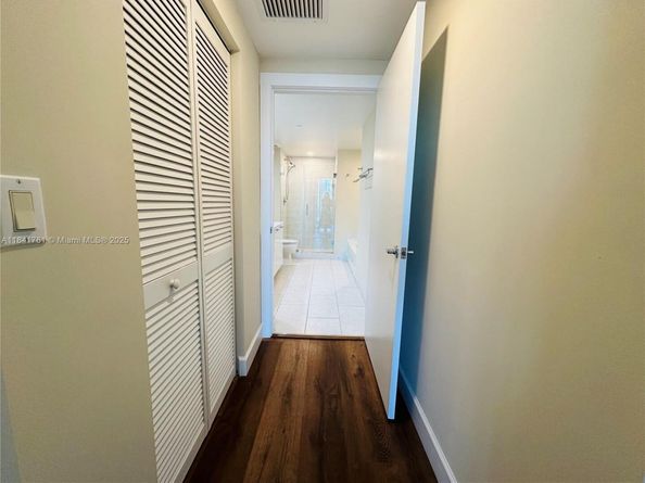 950 Brickell Bay Dr 1905, Miami FL 33131