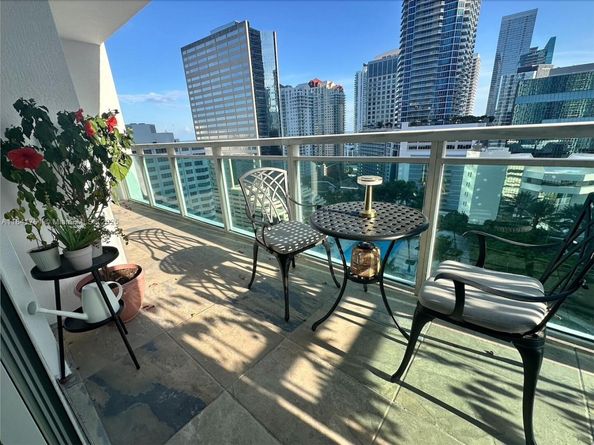950 Brickell Bay Dr 1905, Miami FL 33131