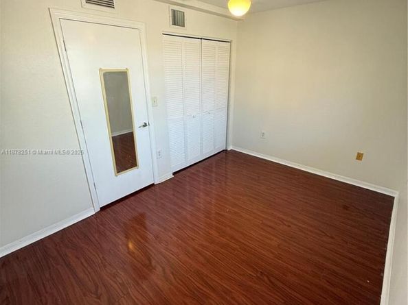 2082 NE 167th St 2104, North Miami Beach FL 33162