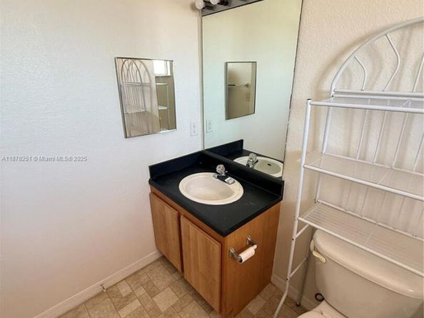 2082 NE 167th St 2104, North Miami Beach FL 33162