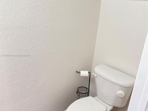 2082 NE 167th St 2104, North Miami Beach FL 33162