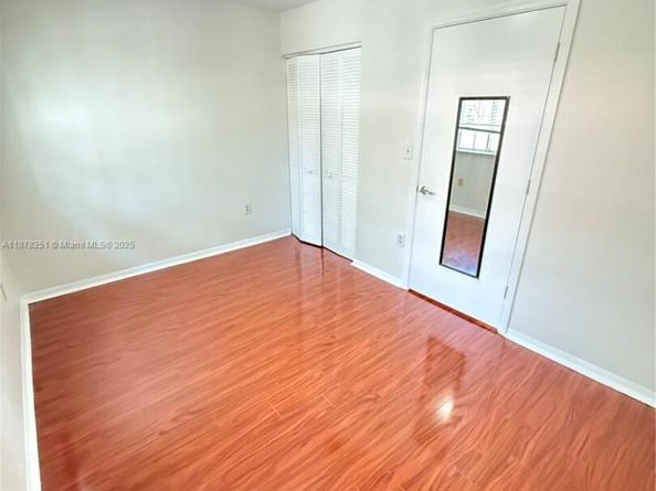2082 NE 167th St 2104, North Miami Beach FL 33162