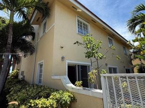 2082 NE 167th St 2104, North Miami Beach FL 33162