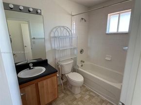 2082 NE 167th St 2104, North Miami Beach FL 33162