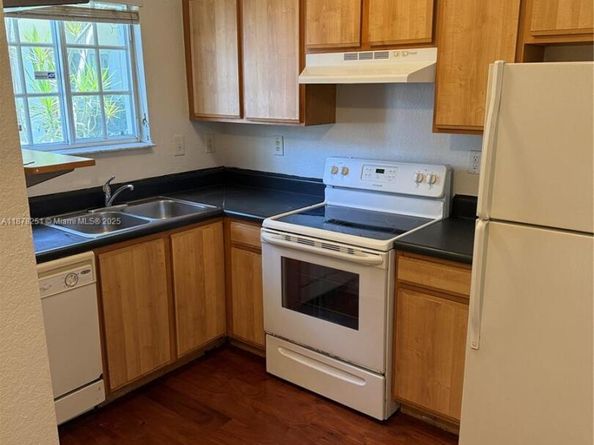 2082 NE 167th St 2104, North Miami Beach FL 33162