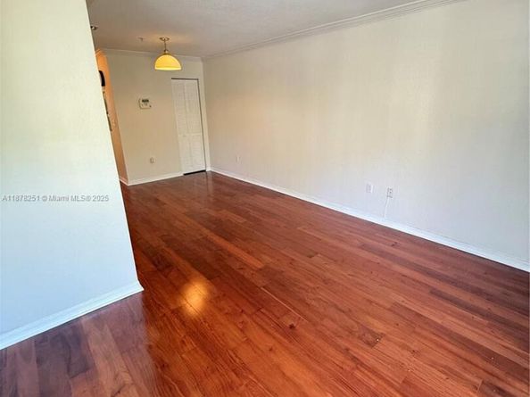 2082 NE 167th St 2104, North Miami Beach FL 33162