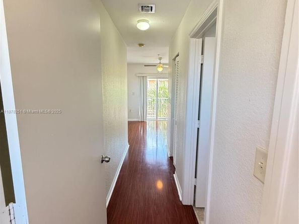 2082 NE 167th St 2104, North Miami Beach FL 33162