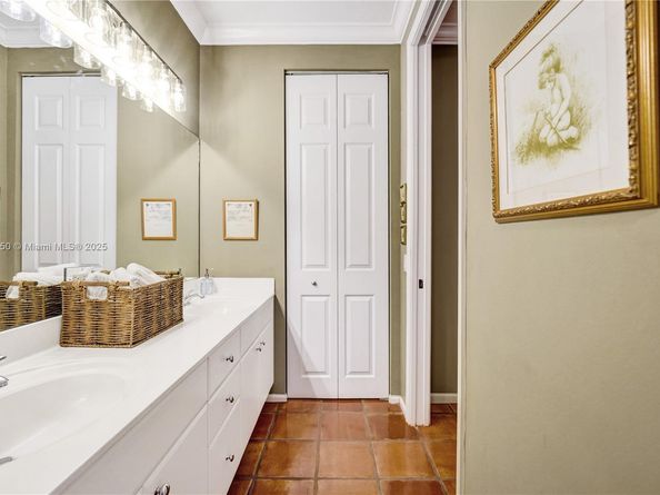 Undisclosed Address #A11857450, Weston FL 33326