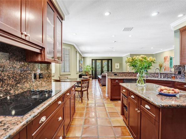 Undisclosed Address #A11857450, Weston FL 33326
