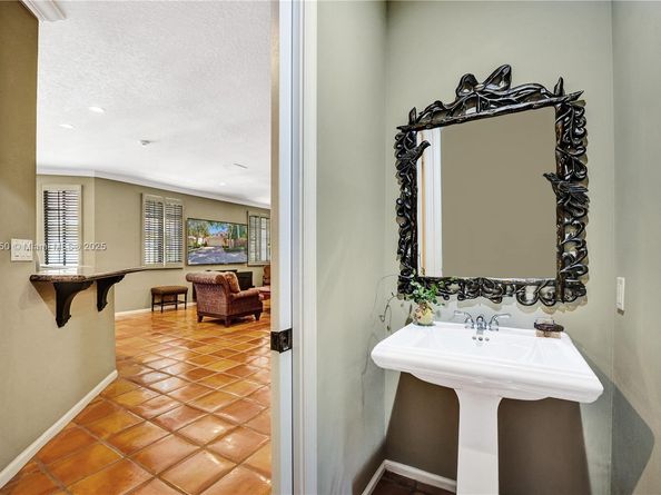 Undisclosed Address #A11857450, Weston FL 33326