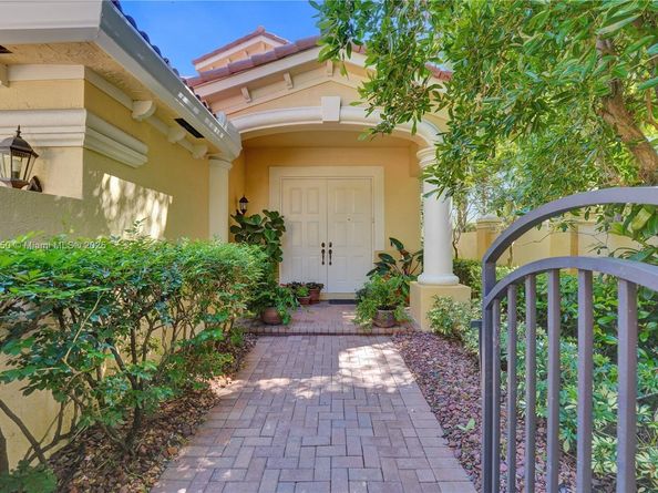 Undisclosed Address #A11857450, Weston FL 33326