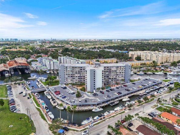 1800 NW 24 ave 1019, Miami FL 33125