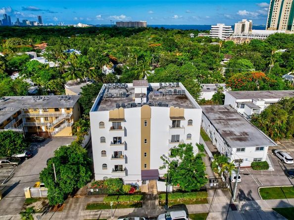 3051 SW 27th Ave 402, Miami FL 33133