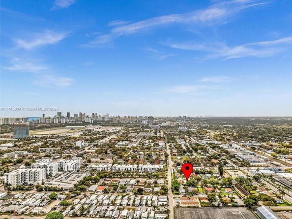 221 NE 4th St, Hallandale Beach FL 33009
