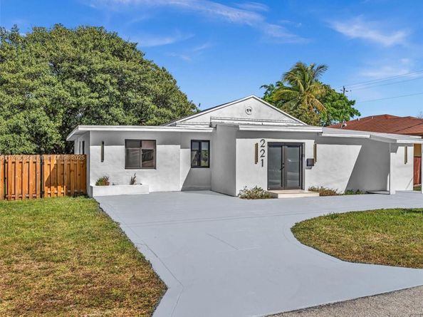 221 NE 4th St, Hallandale Beach FL 33009