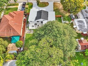 221 NE 4th St, Hallandale Beach FL 33009