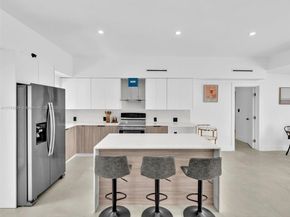 221 NE 4th St, Hallandale Beach FL 33009