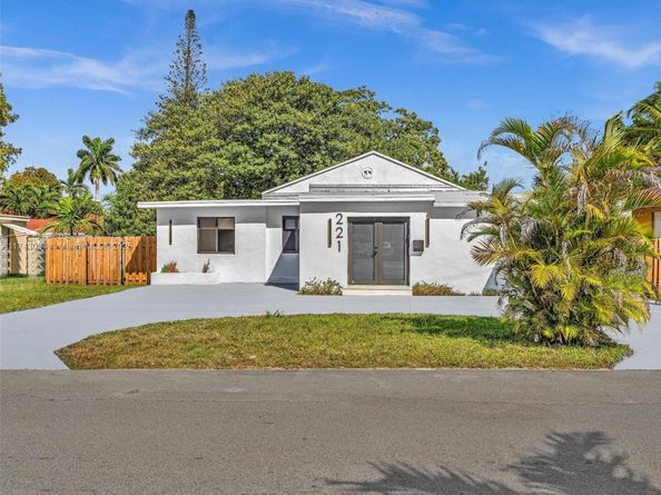 221 NE 4th St, Hallandale Beach FL 33009