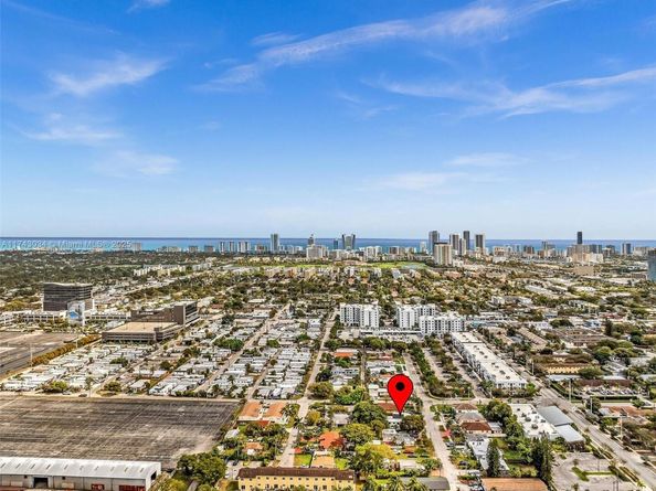 221 NE 4th St, Hallandale Beach FL 33009