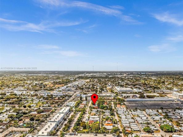 221 NE 4th St, Hallandale Beach FL 33009