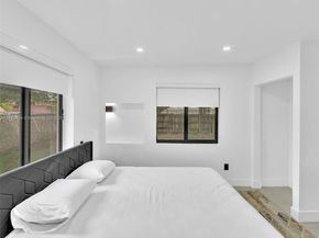 221 NE 4th St, Hallandale Beach FL 33009