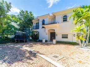 2752 Brickell Ct, Miami FL 33129