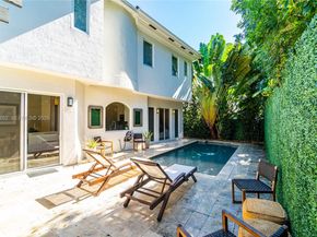 2752 Brickell Ct, Miami FL 33129