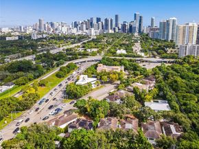 2752 Brickell Ct, Miami FL 33129