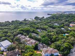 2752 Brickell Ct, Miami FL 33129