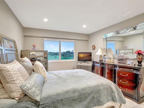 800 SW 125th Way 405O, Pembroke Pines FL 33027