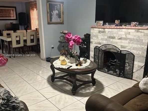 2162 NW 26th St, Miami FL 33142