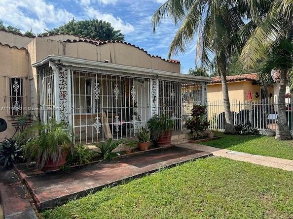 2162 NW 26th St, Miami FL 33142