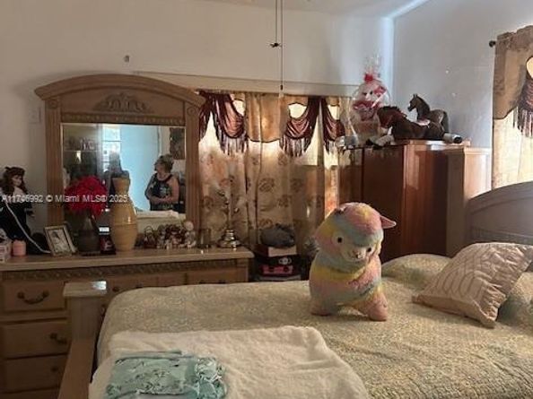 2162 NW 26th St, Miami FL 33142