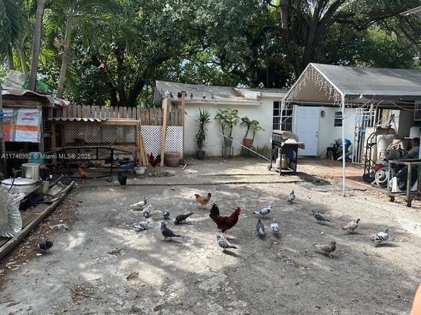 2162 NW 26th St, Miami FL 33142