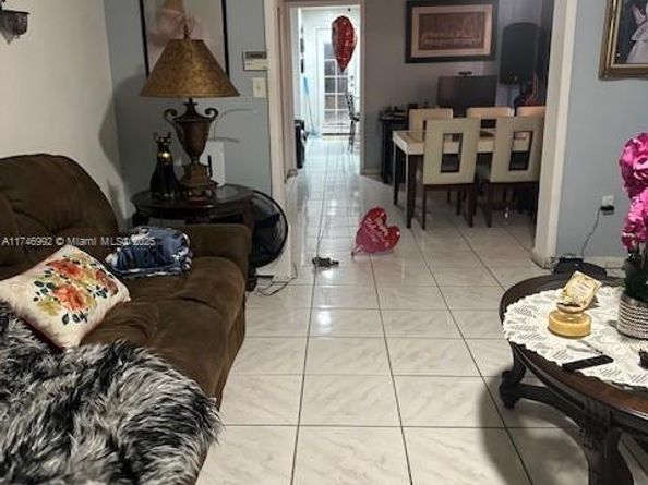 2162 NW 26th St, Miami FL 33142