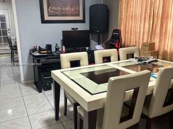 2162 NW 26th St, Miami FL 33142