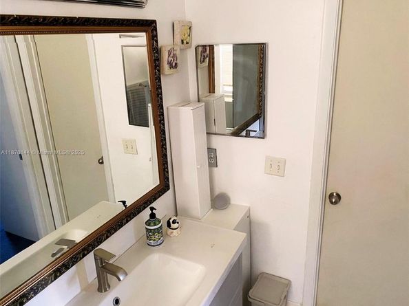 965 SW 180th Ter, Pembroke Pines FL 33029