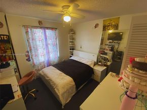 965 SW 180th Ter, Pembroke Pines FL 33029