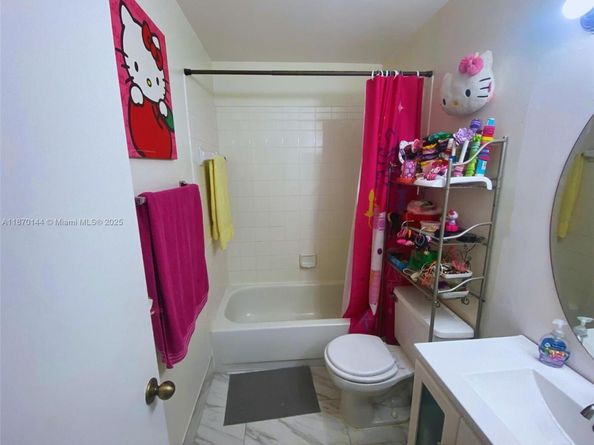 965 SW 180th Ter, Pembroke Pines FL 33029
