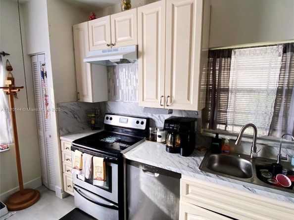 965 SW 180th Ter, Pembroke Pines FL 33029